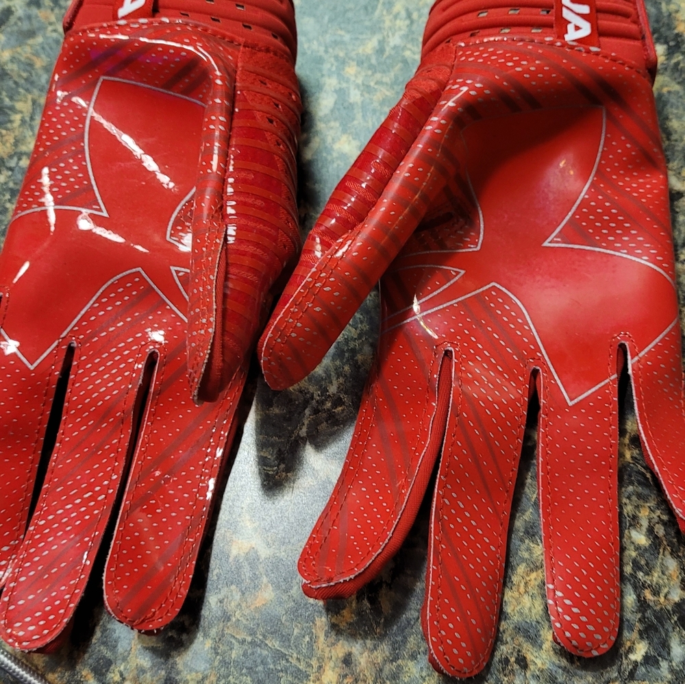 Under Armour sports gloves